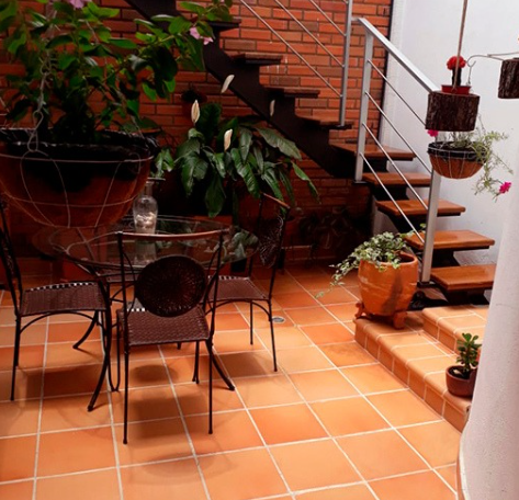 TABLETA 30X30 ALMENDRO LINEA EXCLUSIVA